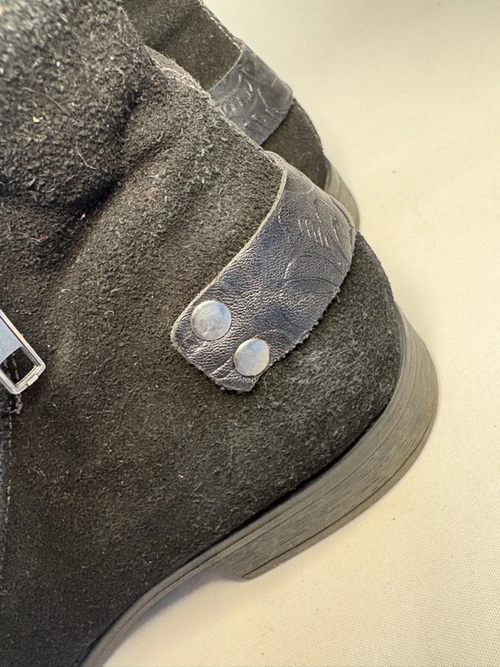 the Earth Origins Navigate Noah Leather & Suede Embossed Ankle Booties Size 9.5 - Picture 8 of 11